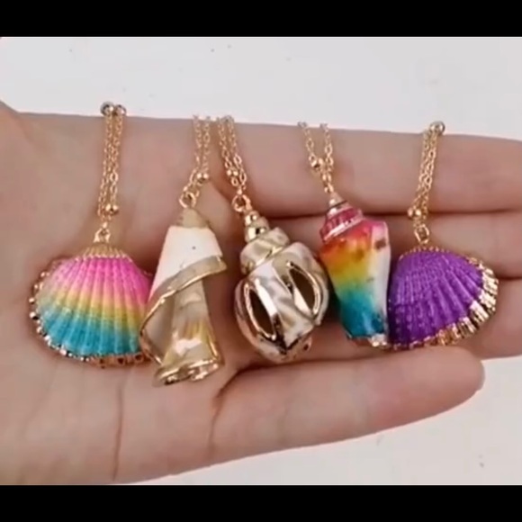 🌸Host Pick🌸 Seashell Pastel Beach Necklace - Picture 2 of 2